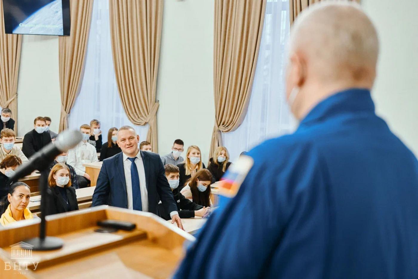 Встреча с космонавтом Олегом Викторовичем Новицким